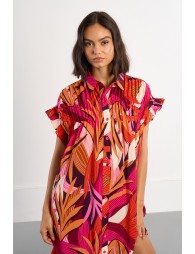 Vestido corto, camisero, con estampado y pliegues.