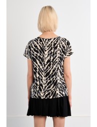 Top de mujer de manga corta, con estampado.