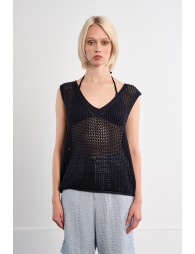 Sleeveless knitted sweater