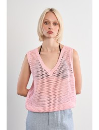 Sleeveless knitted sweater