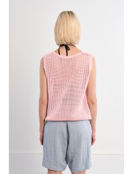 Sleeveless knitted sweater