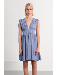 Vestido corto, sin manga, estampado rayas.