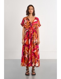 Vestido largo, de manga corta, con estampado y lazada.