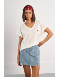 T-shirt basique avec broderies cœurs