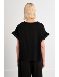 Camiseta de mujer de manga corta, con volantes.