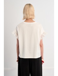 Casual T-shirt with ruffled sleeves