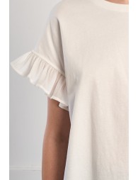 Camiseta de mujer de manga corta, con volantes.