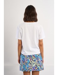 Camiseta de mujer de manga corta, detalle flores.