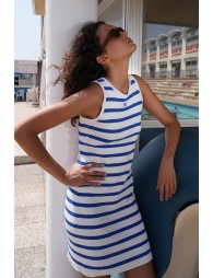 Vestido de manga sisa, estampado rayas.