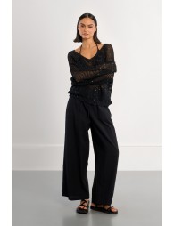 Pull en col V, parsemé de strass