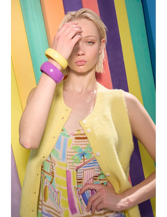 Sleeveless cardigan, buttoned