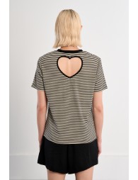 Camisa de manga corta, con estampado y corazón.