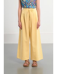 Pantalón de mujer largo, vaporoso.
