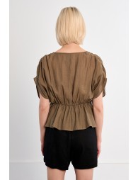 Top de manga corta murcielago, detalle lazada.