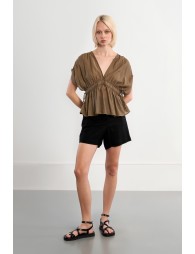 Top de manga corta murcielago, detalle lazada.