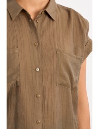 Camisa de mujer de manga corta, bajo asimétrico.