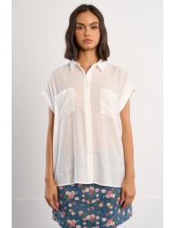 Camisa de mujer de manga corta, bajo asimétrico.