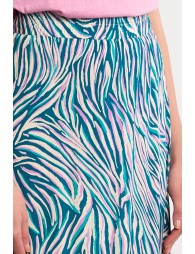 Falda larga, con estampado multicolor.