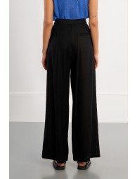 Pantalón de mujer largo, detalle pliegues.