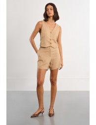 Short de mujer corto, bolsillos al bies.