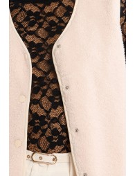 Chaleco de mujer corto, de borreguito.