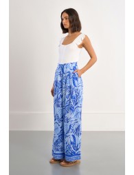 Pantalón de mujer largo, amplio, con estampado tropical.