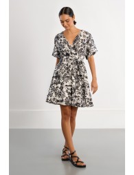 Vestido de manga corta, con lazada y estampado.