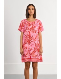 Vestido de manga corta, con estampado tropical.