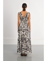 Vestido largo, sin manga, con estampado fantasía.