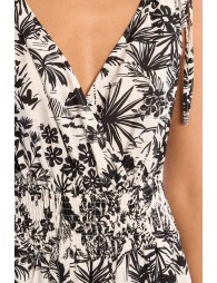 Vestido largo, sin manga, con estampado fantasía.