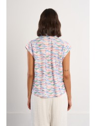 Camisa de mujer de manga corta, con estampado.