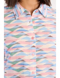 Camisa de mujer de manga corta, con estampado.