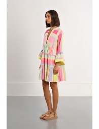 Vestido corto, de manga larga, multicolor.