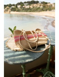 Bolso de mujer de mano, trenzado, de rafia.