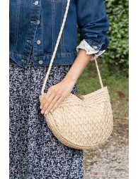 Bandolera de mujer peuqña, de rafia.